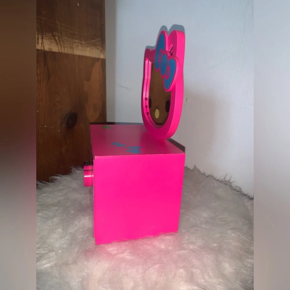 2014 Hello Kitty Jewelry Box with Mirror